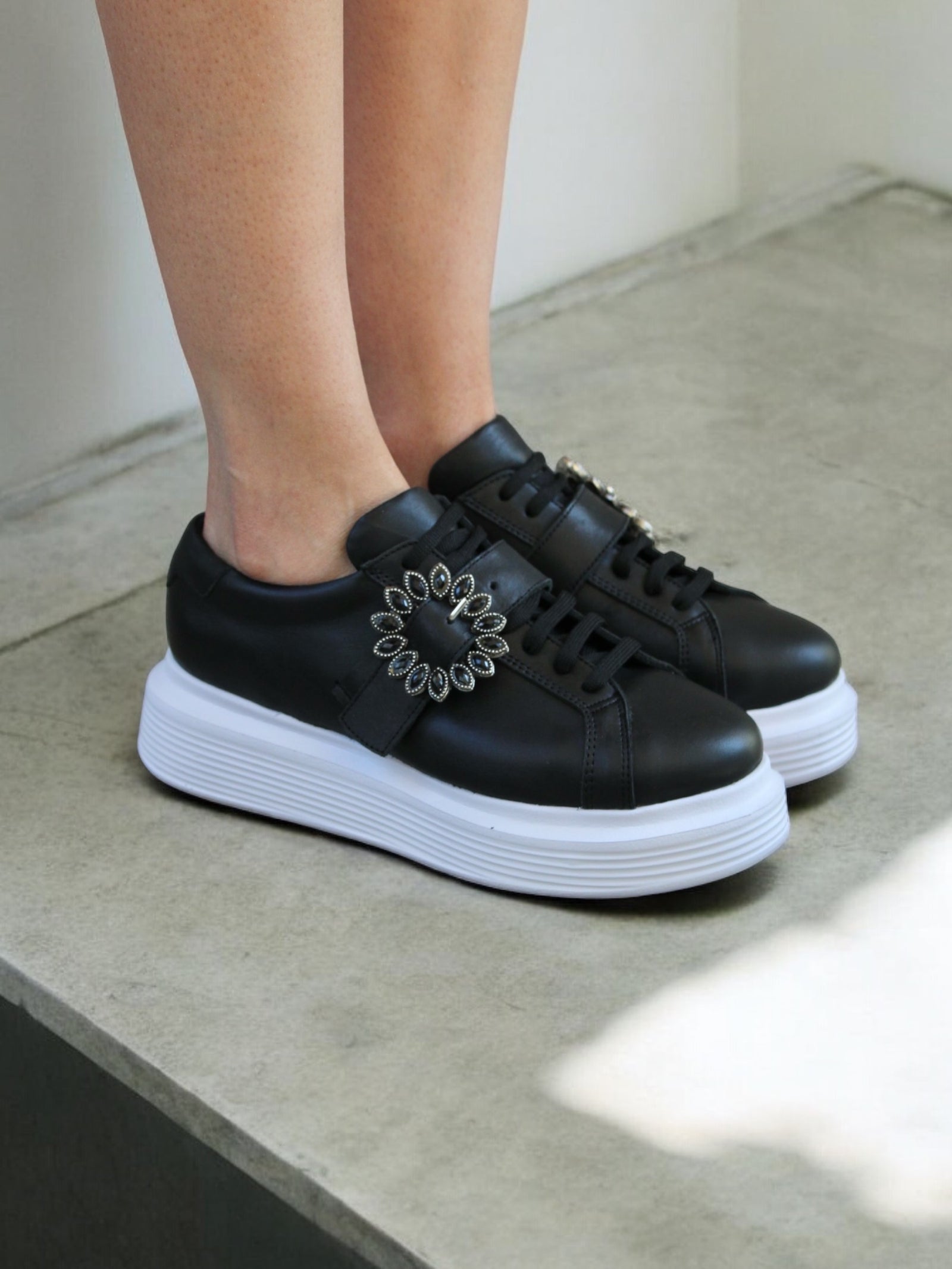 Zapatilla Round Negro